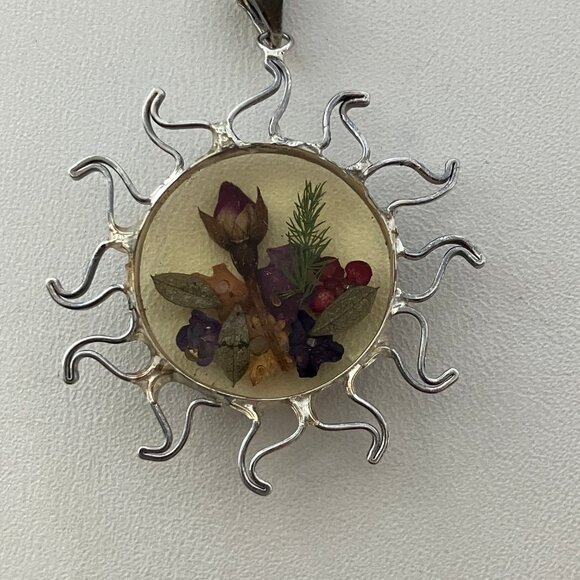 Vintage Sunburst Floral Resin, 925 Sterling Silver Pendant - Picture 4 of 4